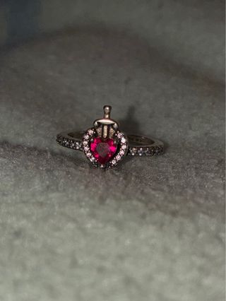 Anillo Corazón y Espada colección de Disney.