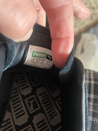 Zapatillas Puma Suede Negras con Lazos Grises