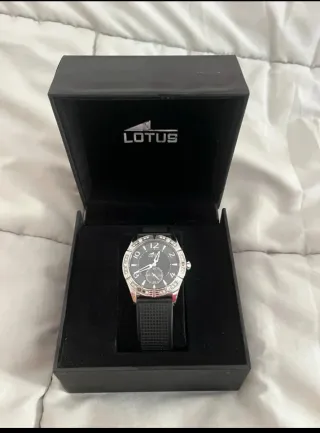 Reloj Lotus Negro y Plateado
