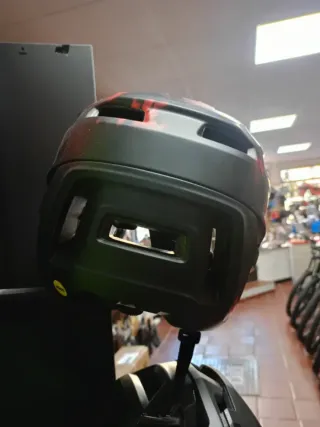 CASCO BLUEGRASS JETRO MIPS NEGRO/NARANJA CORAL AHU