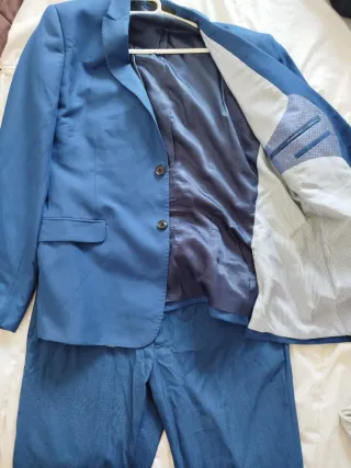 Chaqueta traje azul más pantalón. Corte inglés.