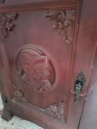 Mueble de madera para restaurar