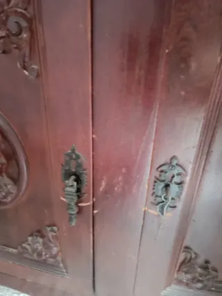 Mueble de madera para restaurar