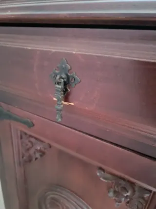 Mueble de madera para restaurar