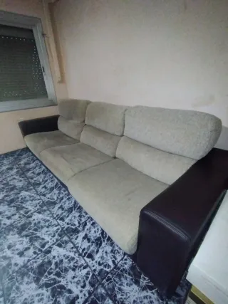 Sofá polipiel beige y negro 2.83m