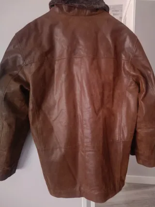 Chaquetón de cuero marrón