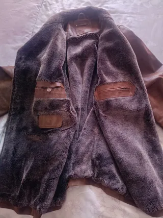 Chaquetón de cuero marrón