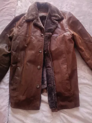 Chaquetón de cuero marrón