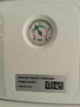 Caldera de gas Junkers blanca