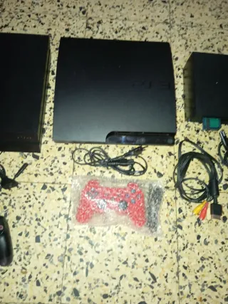Consolas PS2, PS3 y PS4 con mandos