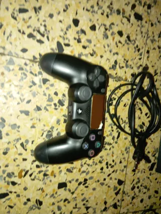 Consolas PS2, PS3 y PS4 con mandos