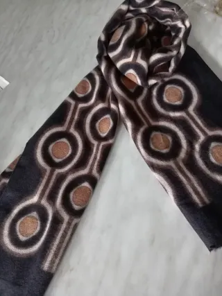 Sciarpa vintage con fantasia geometrica