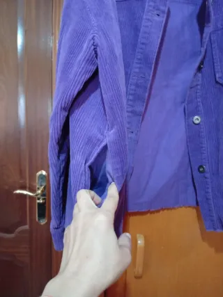 Chaqueta morada de pana