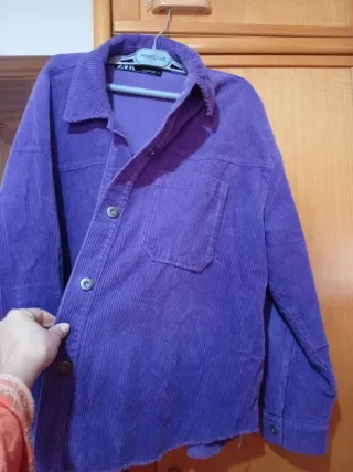 Chaqueta morada de pana