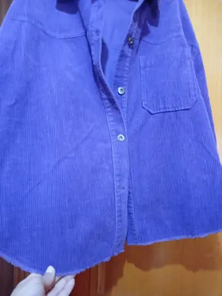 Chaqueta morada de pana