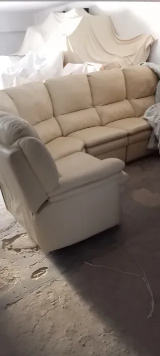 Sofá de piel beige rinconera 6 plazas. Muy versáti
