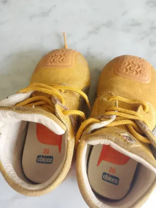 Scarpette neonato n. 20 gialle