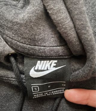 Sudadera Nike negra con capucha – Talla M/L