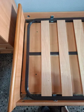 Cama individual con cajones.