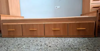 Cama individual con cajones.