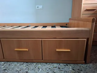Cama individual con cajones.