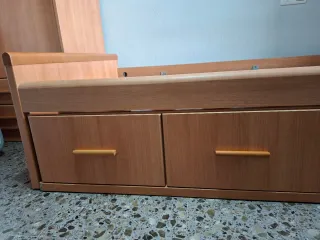 Cama individual con cajones.