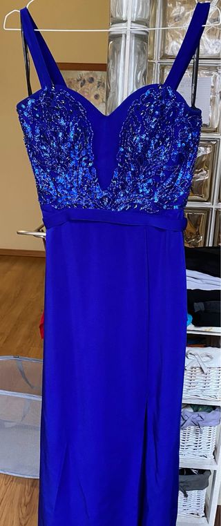 Vestido largo de graduación azul real con pedrería