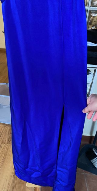 Vestido largo de graduación azul real con pedrería