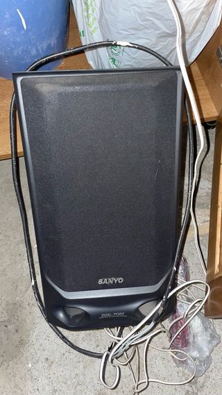 Cadena Sanyo 2.1 con altavoces