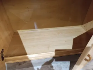 Mueble de madera beige