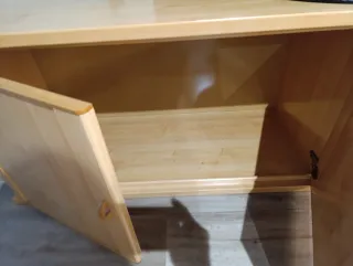 Mueble de madera beige