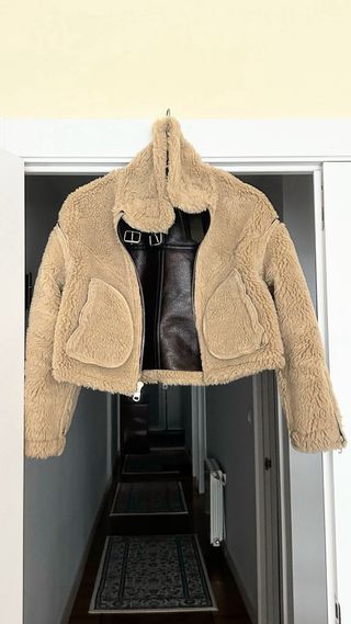 Cazadora efecto piel con borreguito