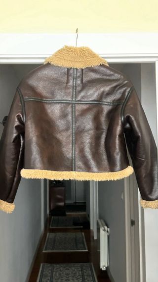 Cazadora efecto piel con borreguito