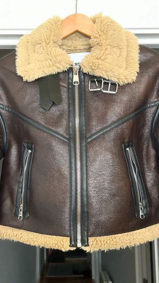 Cazadora efecto piel con borreguito