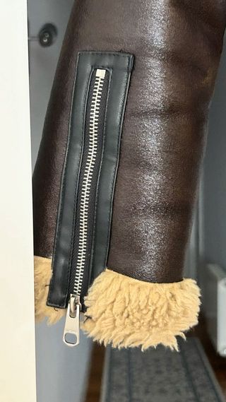 Cazadora efecto piel con borreguito