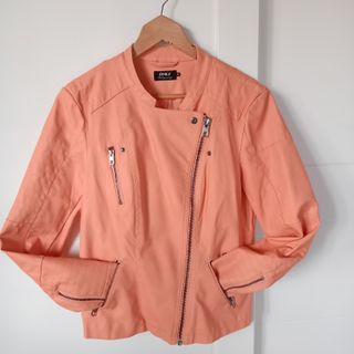 Cazadora ONLY naranja talla 40. Nueva
