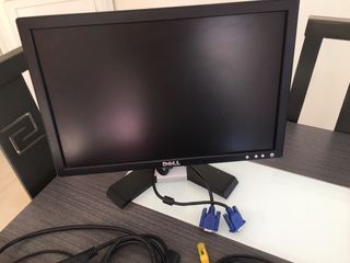 Monitor HP, Teclado y Ratón