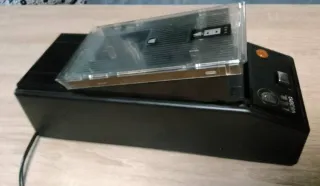 Rebobinador de cintas VHS color negro