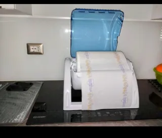 Portarotolo cucina bianco e blu