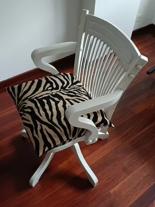 Pupitre de madera y metal