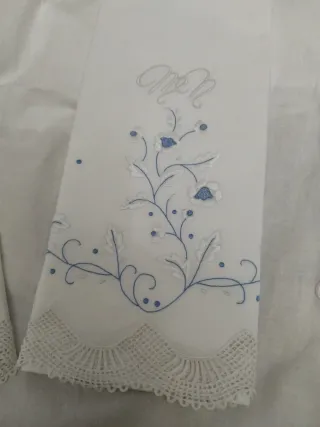 Sábana antigua bordada floral