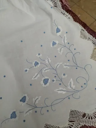 Sábana antigua bordada floral