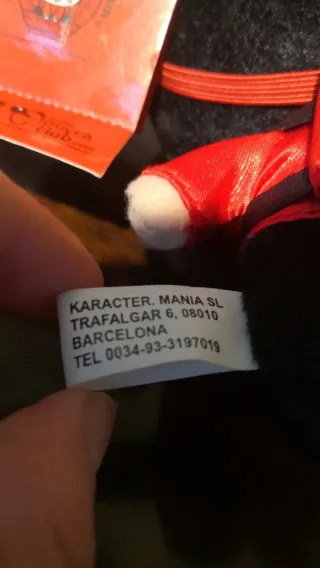 Peluche Pucca aviador o paracaidista
