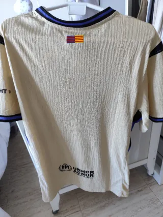 Conjunto deportivo del FC Barcelona.  Es talla XXL