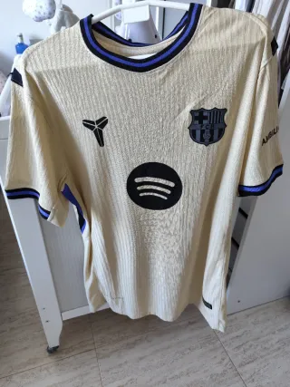 Conjunto deportivo del FC Barcelona.  Es talla XXL