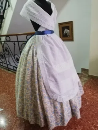 Falda de huertana con manteletas sin estrenar