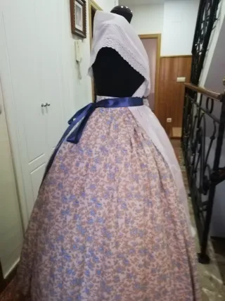 Falda de huertana con manteletas sin estrenar