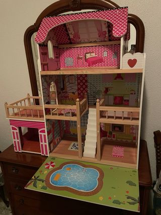 Casa de muñecas de madera