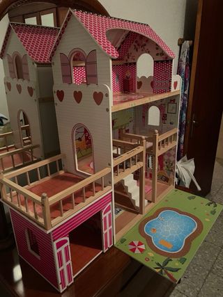 Casa de muñecas de madera