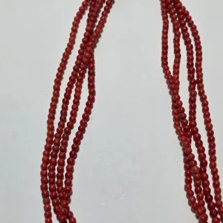 Collana in corallo rosso e chiusura in argento 800